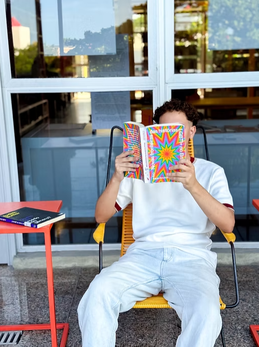 Pedro Yuri em ambiente acadêmico